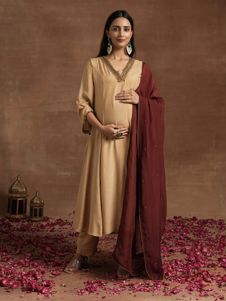 Maternity Kurta Set with Embellished Neckline